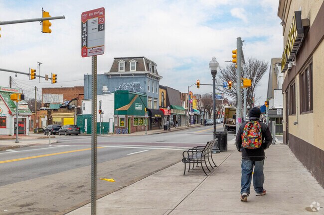 Pen Lucy can find commuter bus routes on Greenmount Avenue.