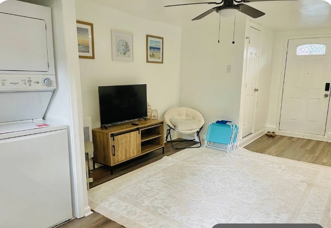 1011 E Chester St unit B, Norfolk, VA 23503 - photo 6