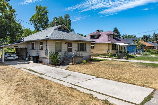 Ellis has a variety of vintage bungalows.