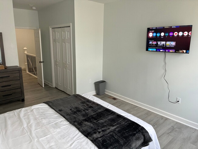 820 N Lakewood Ave, Baltimore, MD 21205 - photo 4