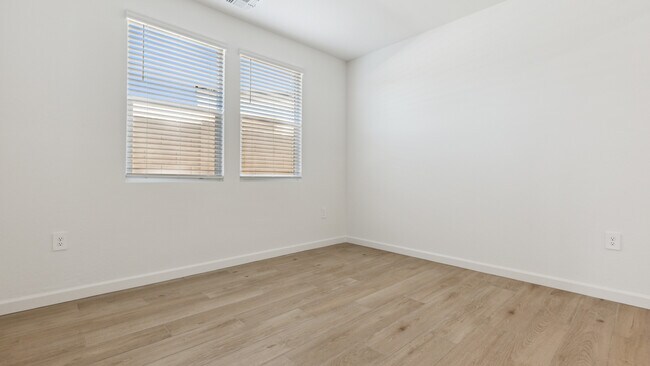 2315 W Pearce Rd, Phoenix, AZ 85041 - photo 4