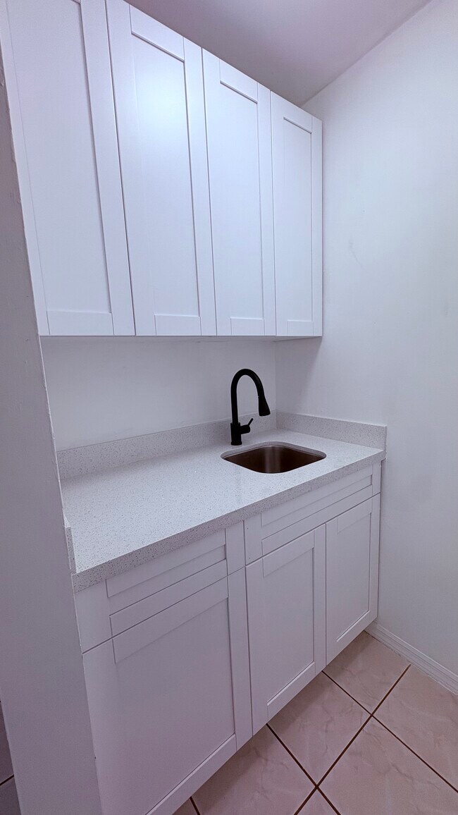 12229 SW 250th St unit Efficiency, Homestead, FL 33032 - photo 5