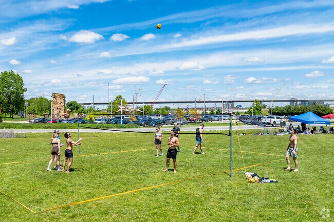 Scioto Audubon Metro Park near Karns Park features a volleyball court.