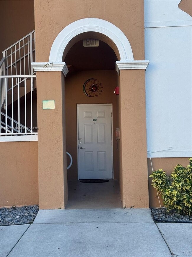 7250 NW 177th St unit 10716, Hialeah, FL 33015 - photo 2