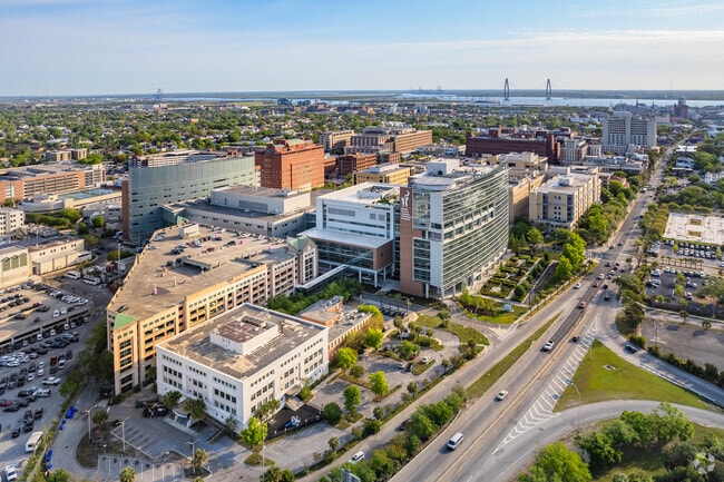 The Radcliffeborough neighborhood is a quick drive from the downtown Charleston region.