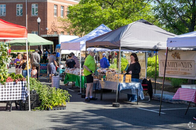 Dranesville resident enjoy Herndon Farmers Market every Thursday.