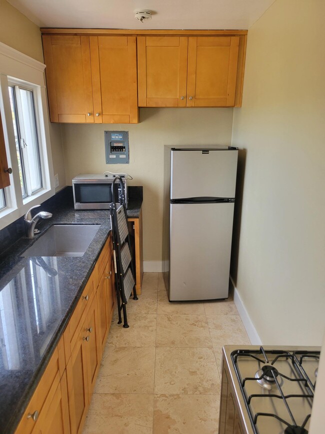 Kitchen. Travertine floors/granite counter tops