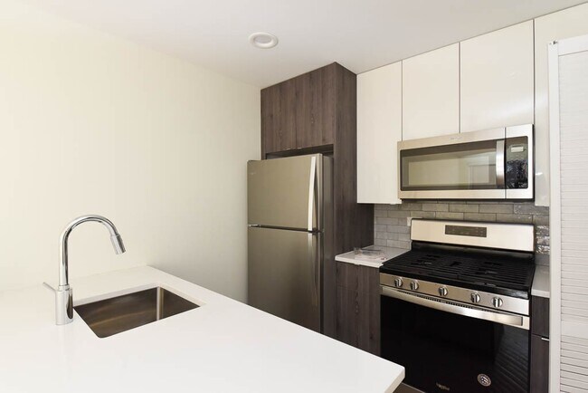 1016 W Grace St unit J01P, Chicago, IL 60613 - photo 4