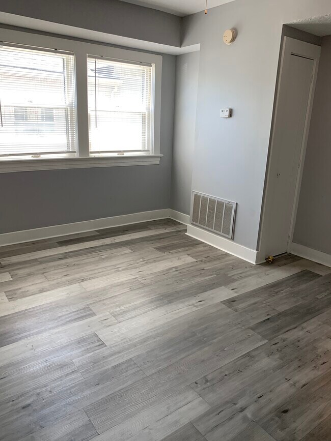 2208 Crittenden Dr unit 2, Louisville, KY 40217 - photo 7