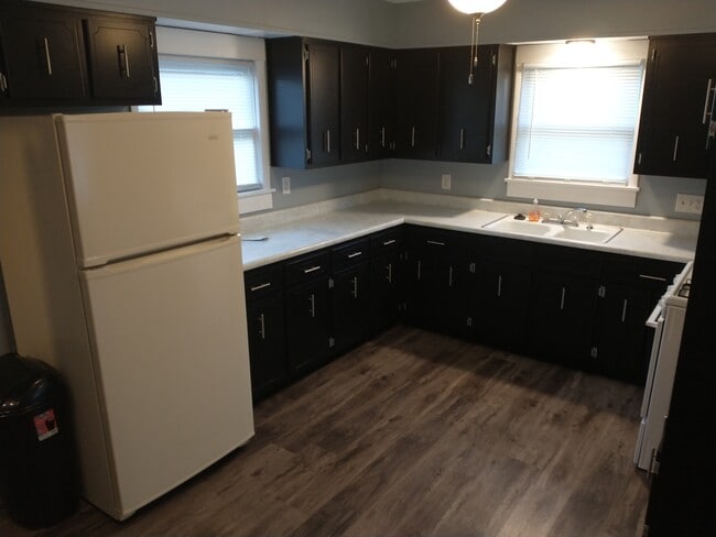 303 W Wernsing Ave, Effingham, IL 62401 - photo 4