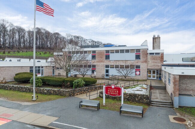 William L. Foster Elementary School in Hingham got an A for academics from Niche.