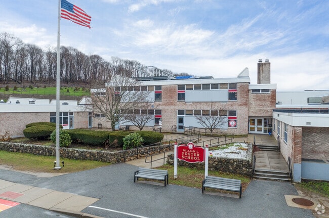 William L. Foster Elementary School in Hingham got an A for academics from Niche.