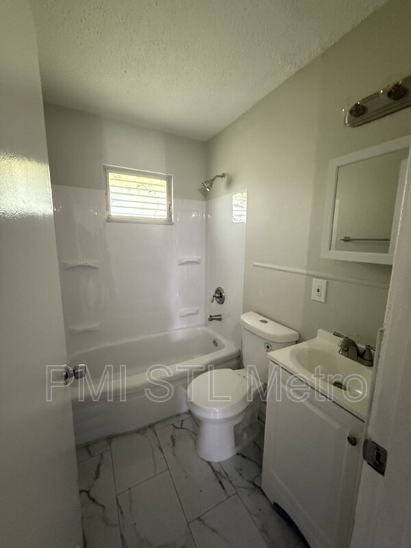 205 Grampian Rd, Saint Louis, MO 63137 - photo 2