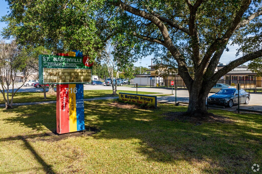St Martinville Primary School serves classes for grades K-5 in the greater St Martinville area.