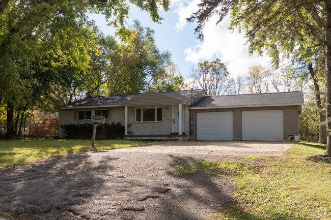 The newer homes in Nixon are generally ranch style while older homes are American Foursquare.