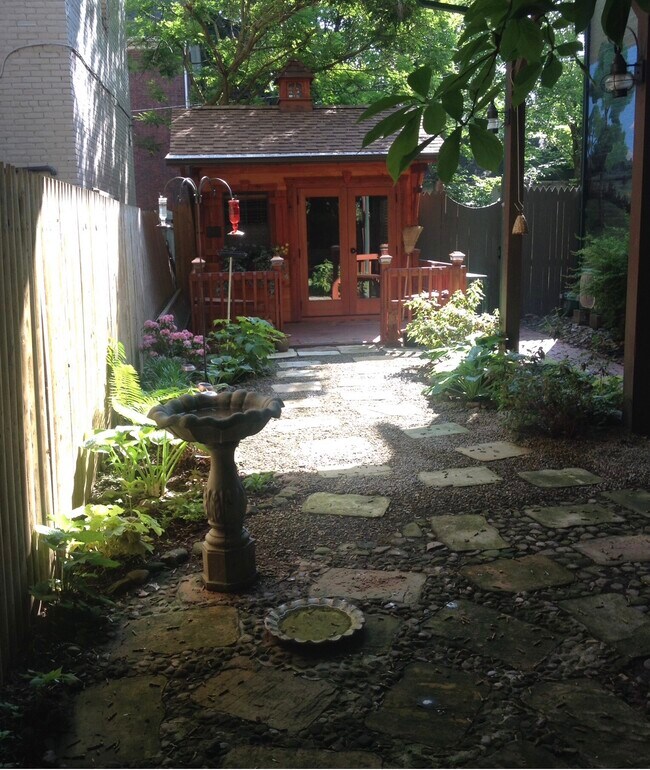 917 S Aiken Ave unit 917, Pittsburgh, PA 15232 - photo 3