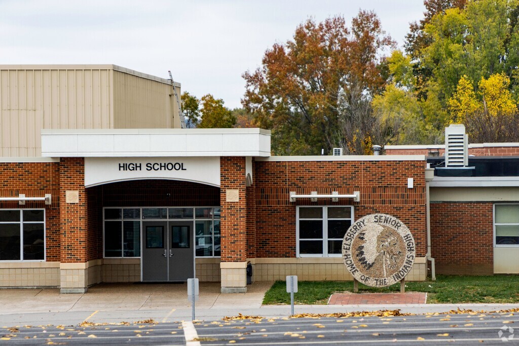 Elsberry High School serves students in the Lincoln County community.