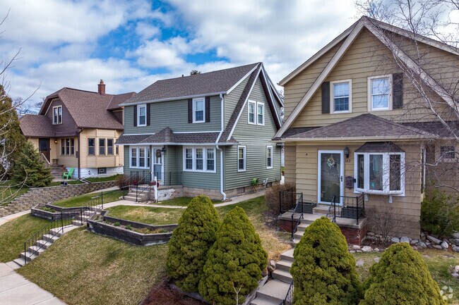 Some great homes in Honey Creek Parkway
