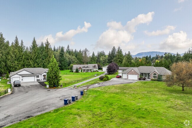 Arlington Heights has beautiful traditional homes with large, equestrian-style plots.