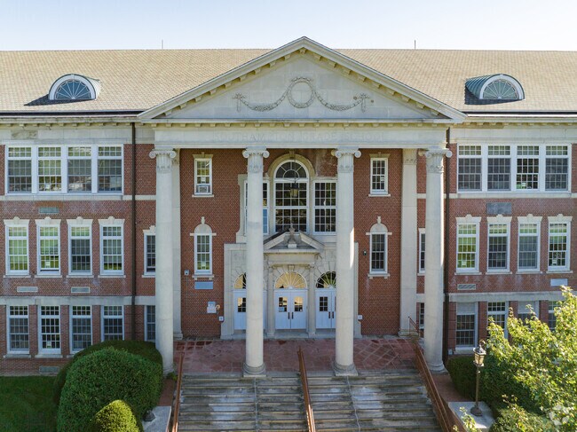 There is another entrance to Southampton Elementary School on Hampton Road.