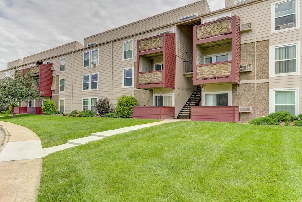 Summit View Village Apartments 17600 W 14th Ave, Golden, CO