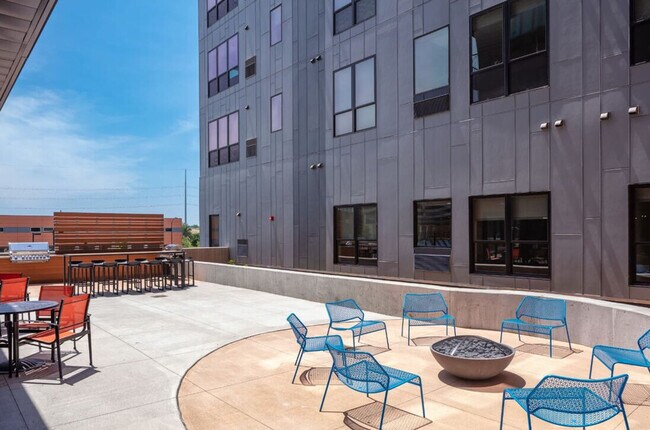 1400 Walnut St unit ID1036793P, Des Moines, IA 50309 - photo 6