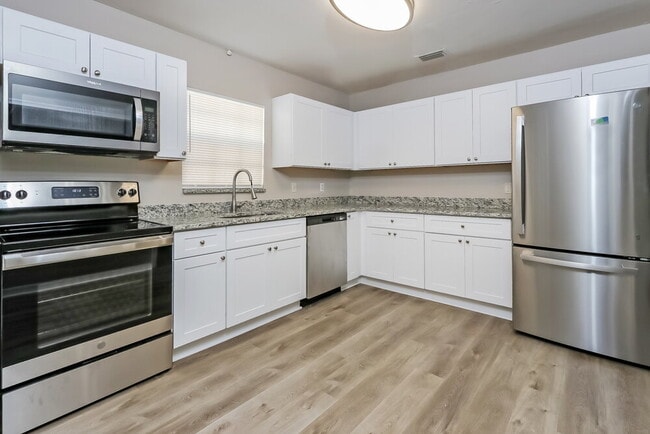 1021 S L St, Lake Worth, FL 33460 - photo 7