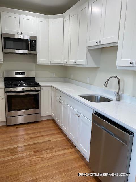12 Harris St Unit 2, Brookline, MA 02446