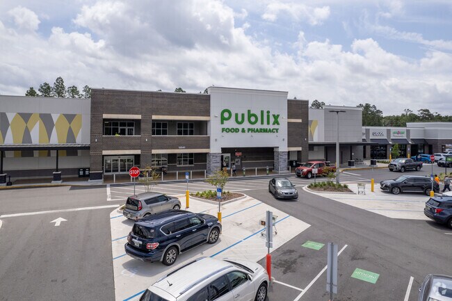 The Publix store at Northpoint Village is only a 10min drive from Eagel Bend.