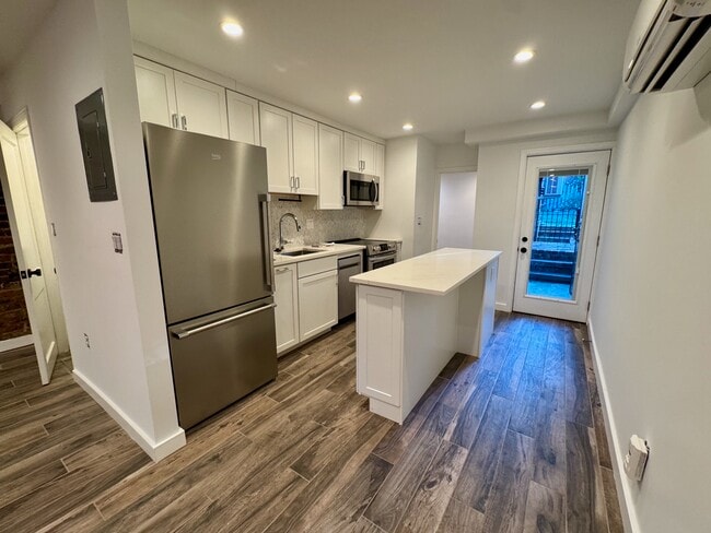 215 5th St SE unit 1, Washington, DC 20003 - photo 4