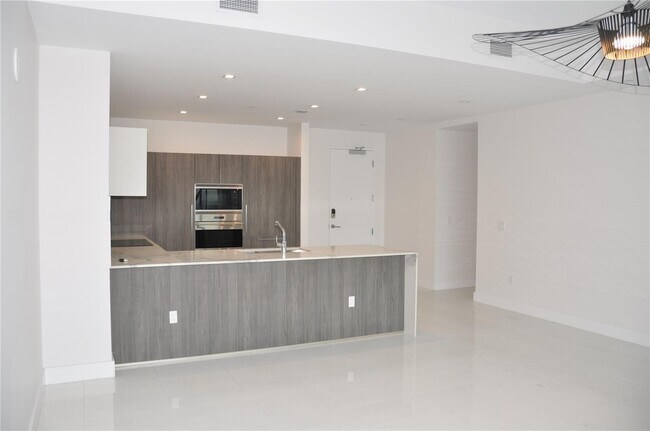 275 Giralda Ave unit 6F, Coral Gables, FL 33134 - photo 3