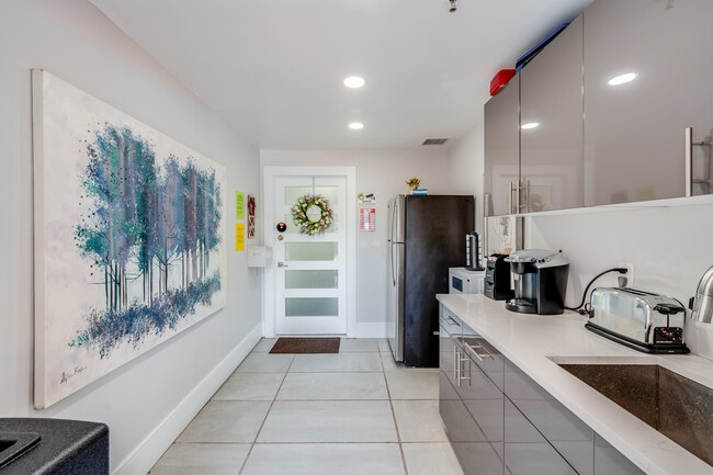 Devonshire Place Apartments, Holyoke, MA 01040 - photo 6