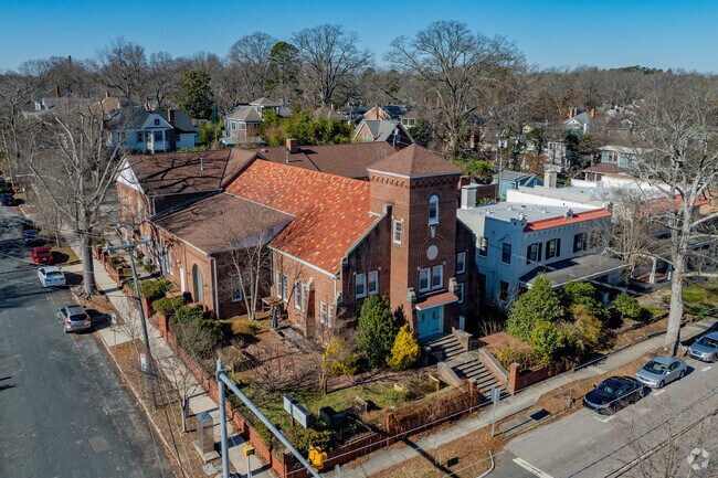 According to Niche.Com, New Horizons Academy Of Excellence has a student-teacher ratio of 12