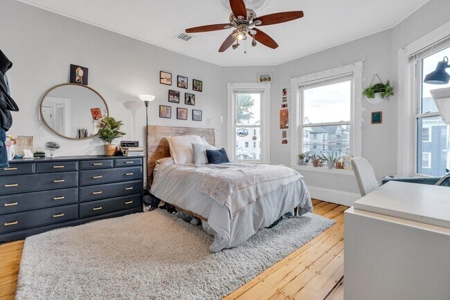 160 Saint Alphonsus St unit 2, Boston, MA 02120 - photo 4