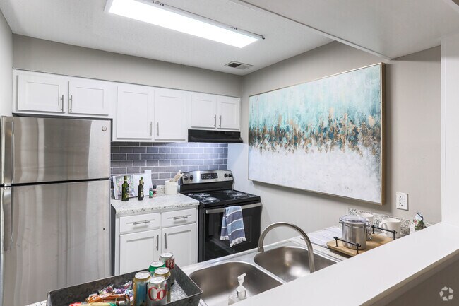 2BR, 1BA - 978 SF