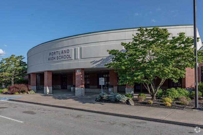 Portland High School is located in Sumner County.