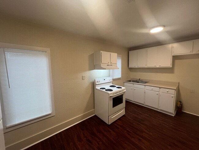 829 E 32nd St unit B, Savannah, GA 31401 - photo 5