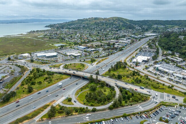 The Redwood Highway in Corte Madera makes for a 25-40 minute morning commute to the City.
