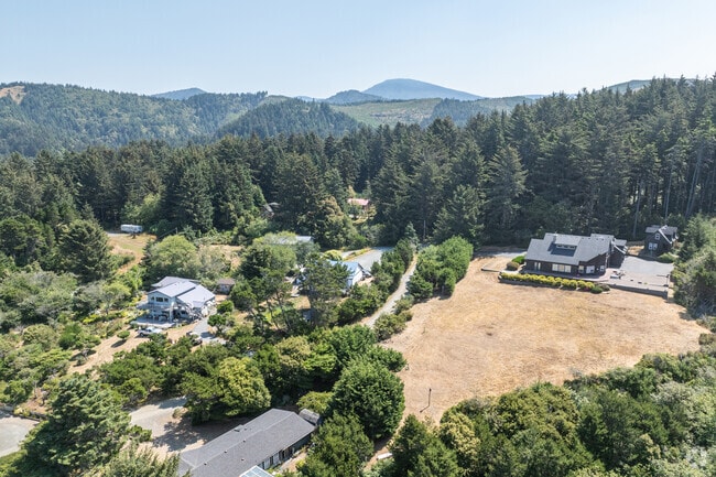 Late 20th-century manufactured homes typically range from 300,000 to 500,000 dollars,