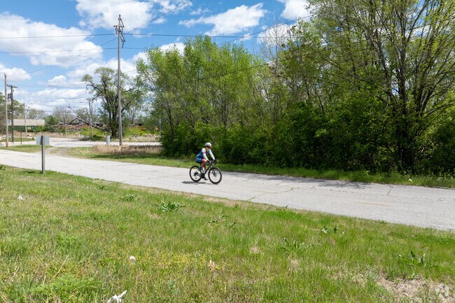 Take the bike path through McKinley Bridge Roadside Park and explore the Mississippi River.