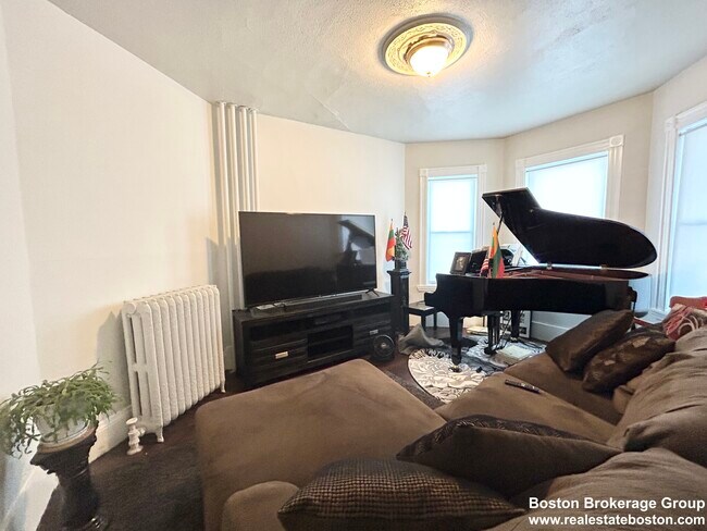 151 E Cottage St unit 1, Dorchester, MA 02125 - photo 6