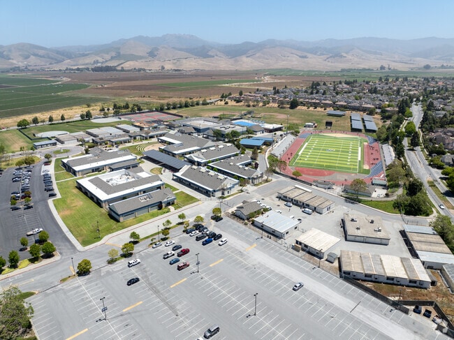 Salinas' Everett Alvarez High excels in diverse programs.