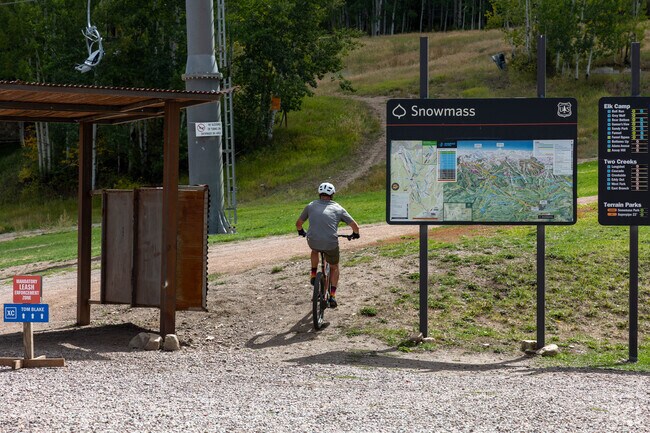Snowmass biking maps guide riders through diverse terrain and elevations.