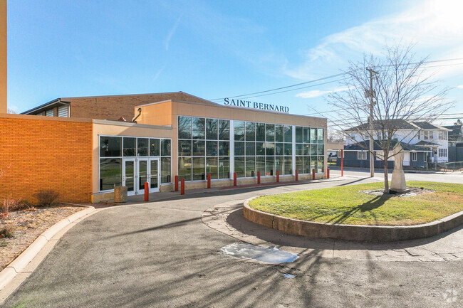Prodeo Academy St. Paul overall contains 4 schools and 823 students total.