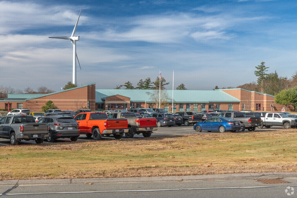Narragansett Regional High School has 421 students in grades 8-12.