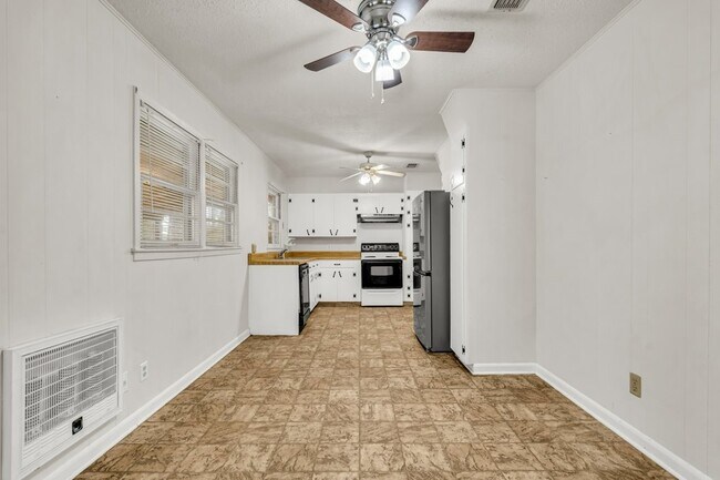 711 Hemlock St, Columbus, MS 39702 - photo 4