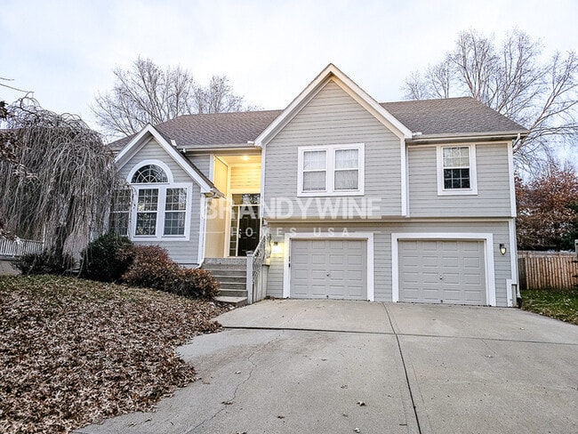 13313 Redwood Ln, Smithville, MO 64089 - photo 2