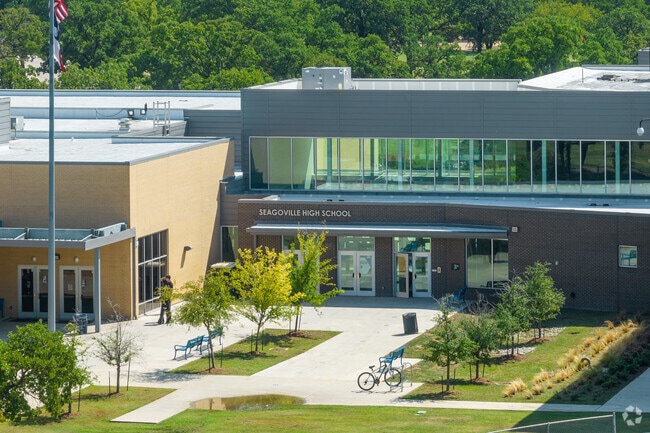 Seagoville High School offers college credit programs.