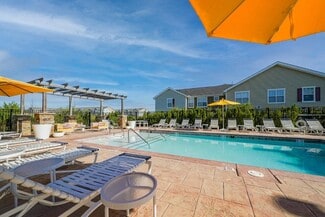 9100 Heritage Lakes Dr, Lincoln, NE 68526