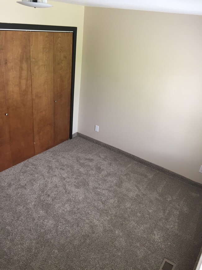 564 S 200 W unit 564, Logan, UT 84321 - photo 2